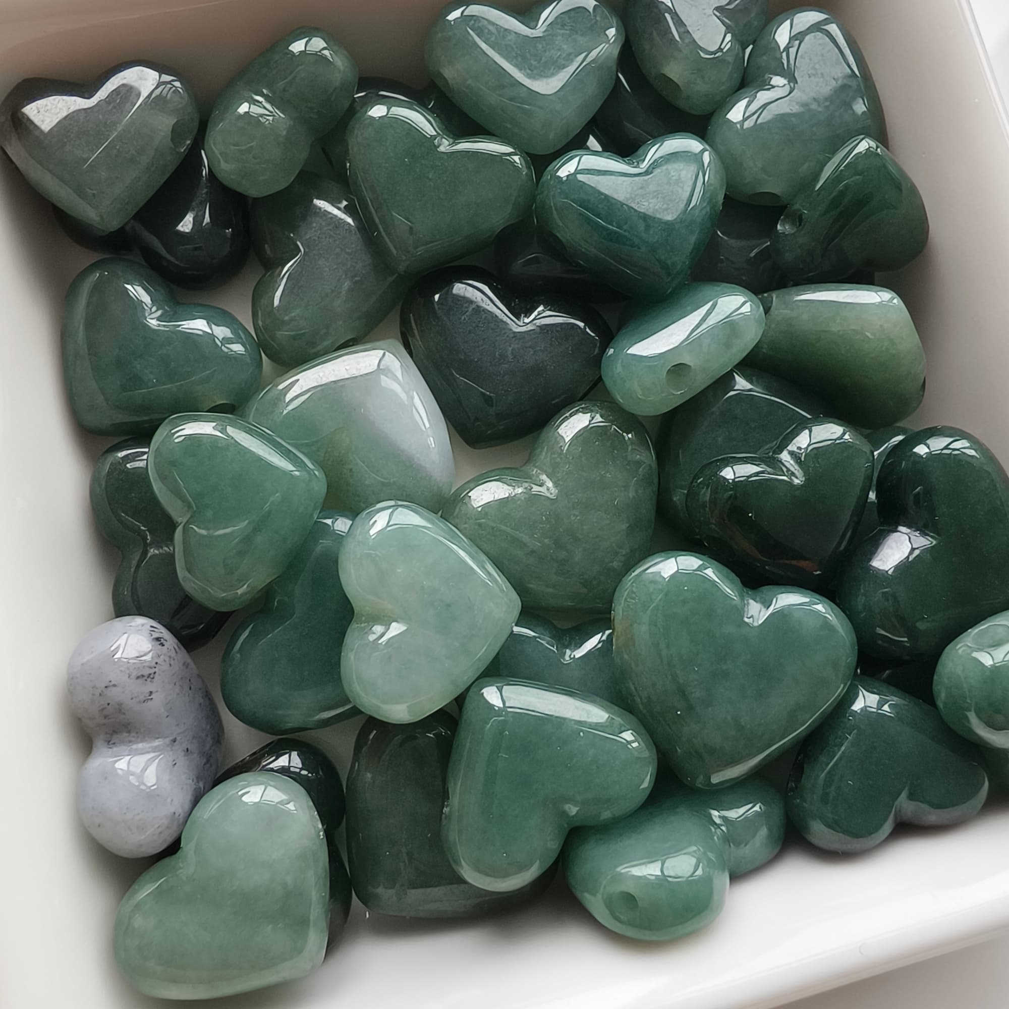DDP 5pcs 13-17.5mm Natural Certificated Type A Untreated Oil Green Burmese Jadeite Heart Side Drilled Hole Beads