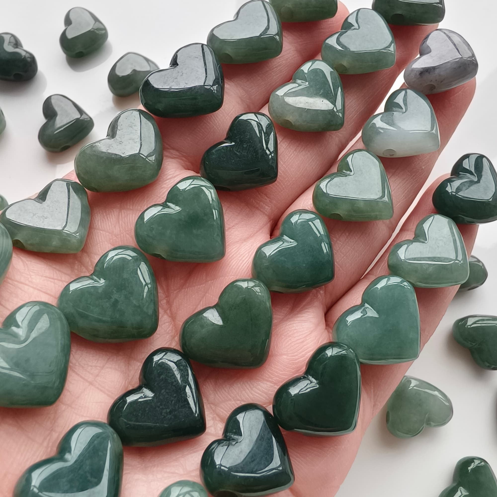 DDP 5pcs 13-17.5mm Natural Certificated Type A Untreated Oil Green Burmese Jadeite Heart Side Drilled Hole Beads