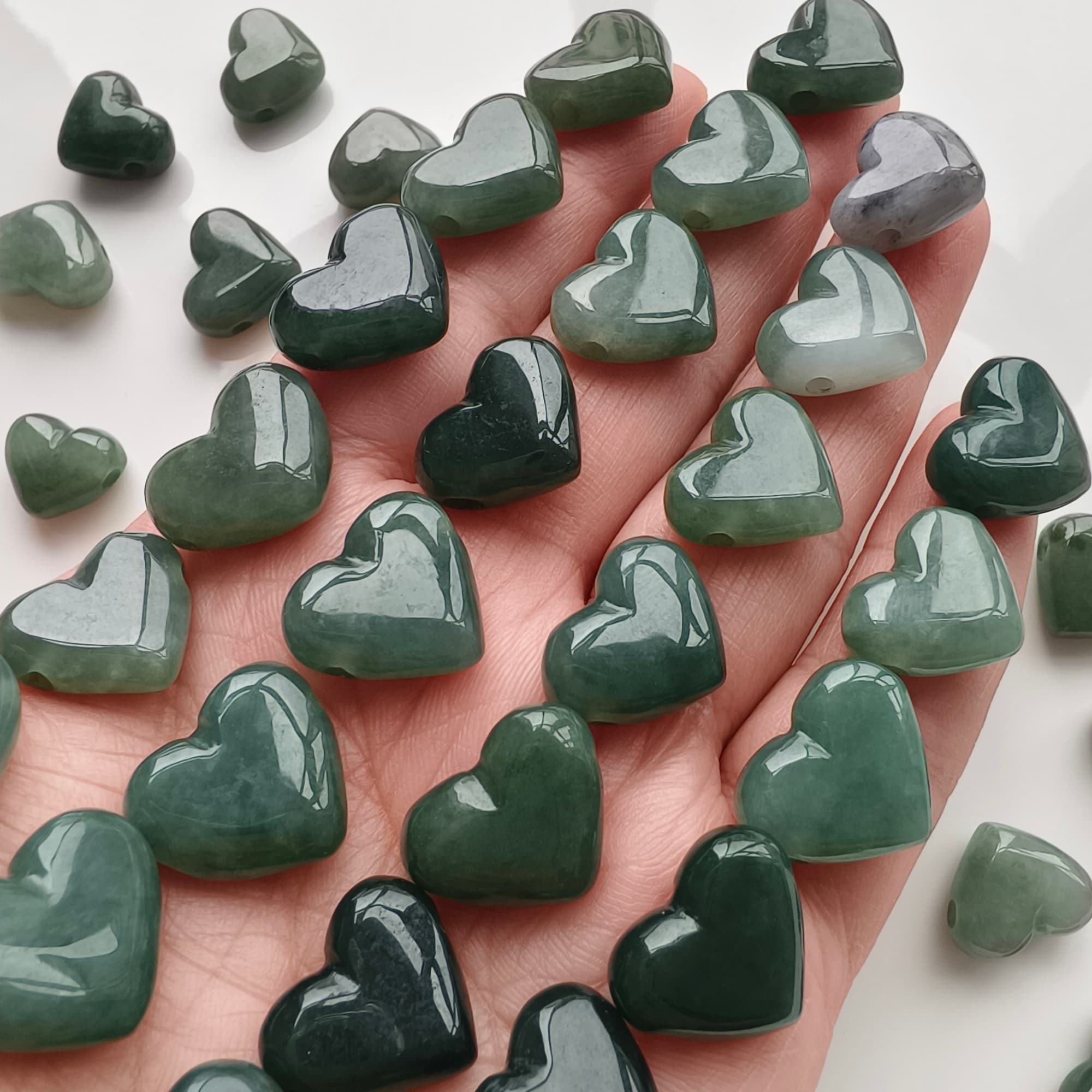 DDP 5pcs 13-17.5mm Natural Certificated Type A Untreated Oil Green Burmese Jadeite Heart Side Drilled Hole Beads