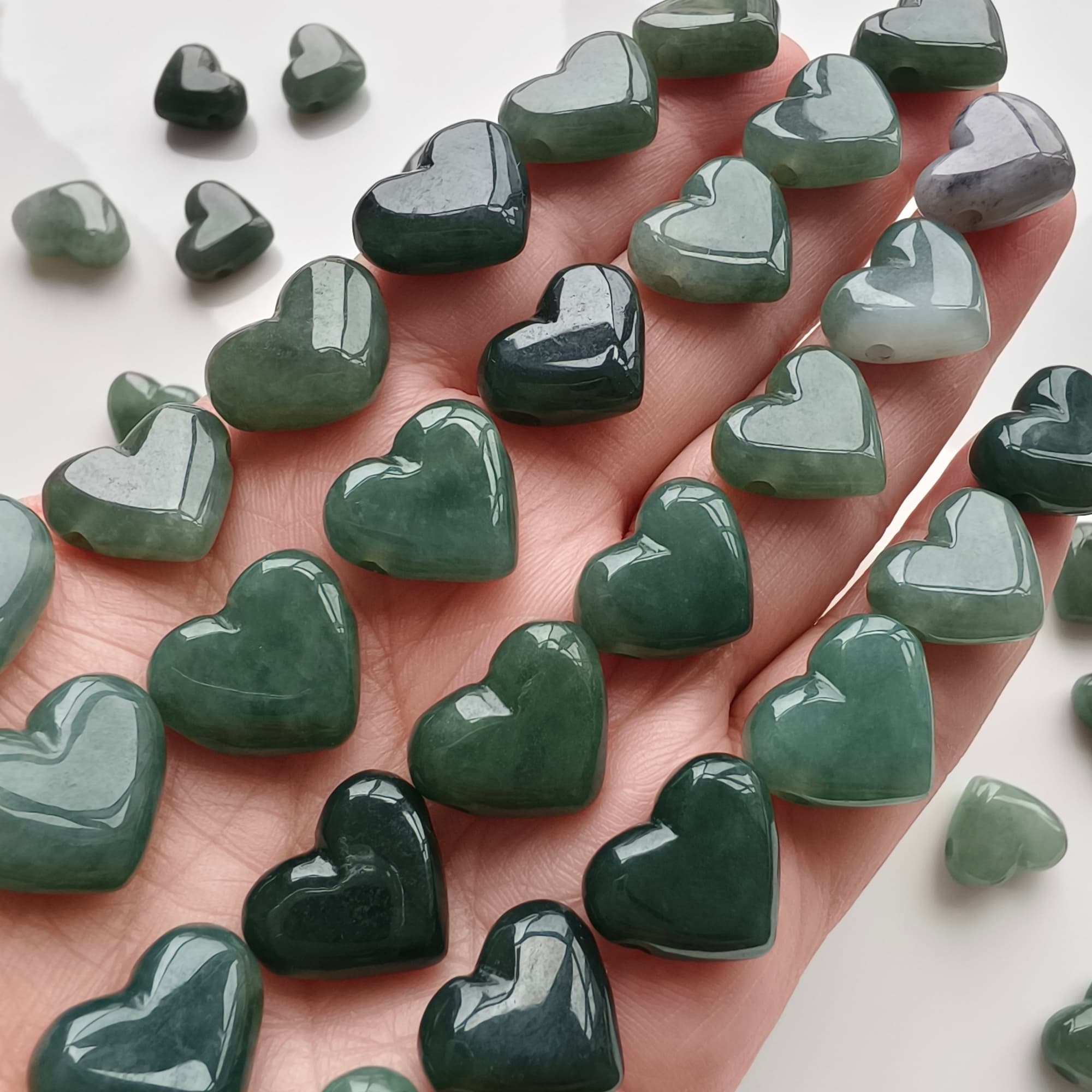 DDP 5pcs 13-17.5mm Natural Certificated Type A Untreated Oil Green Burmese Jadeite Heart Side Drilled Hole Beads