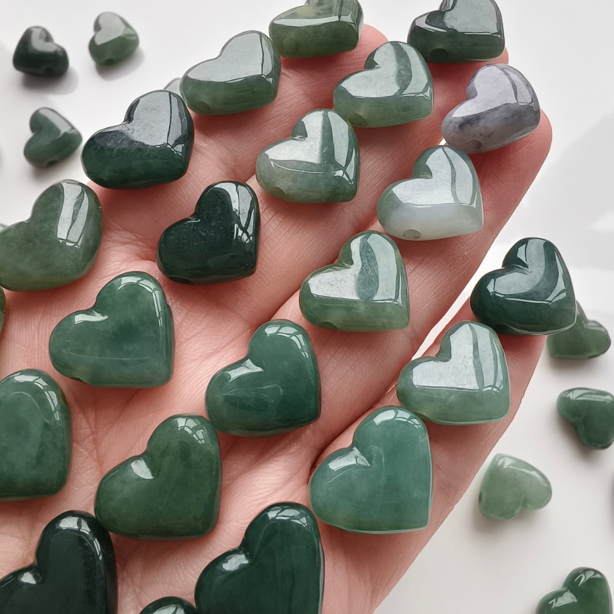 DDP 5pcs 13-17.5mm Natural Certificated Type A Untreated Oil Green Burmese Jadeite Heart Side Drilled Hole Beads