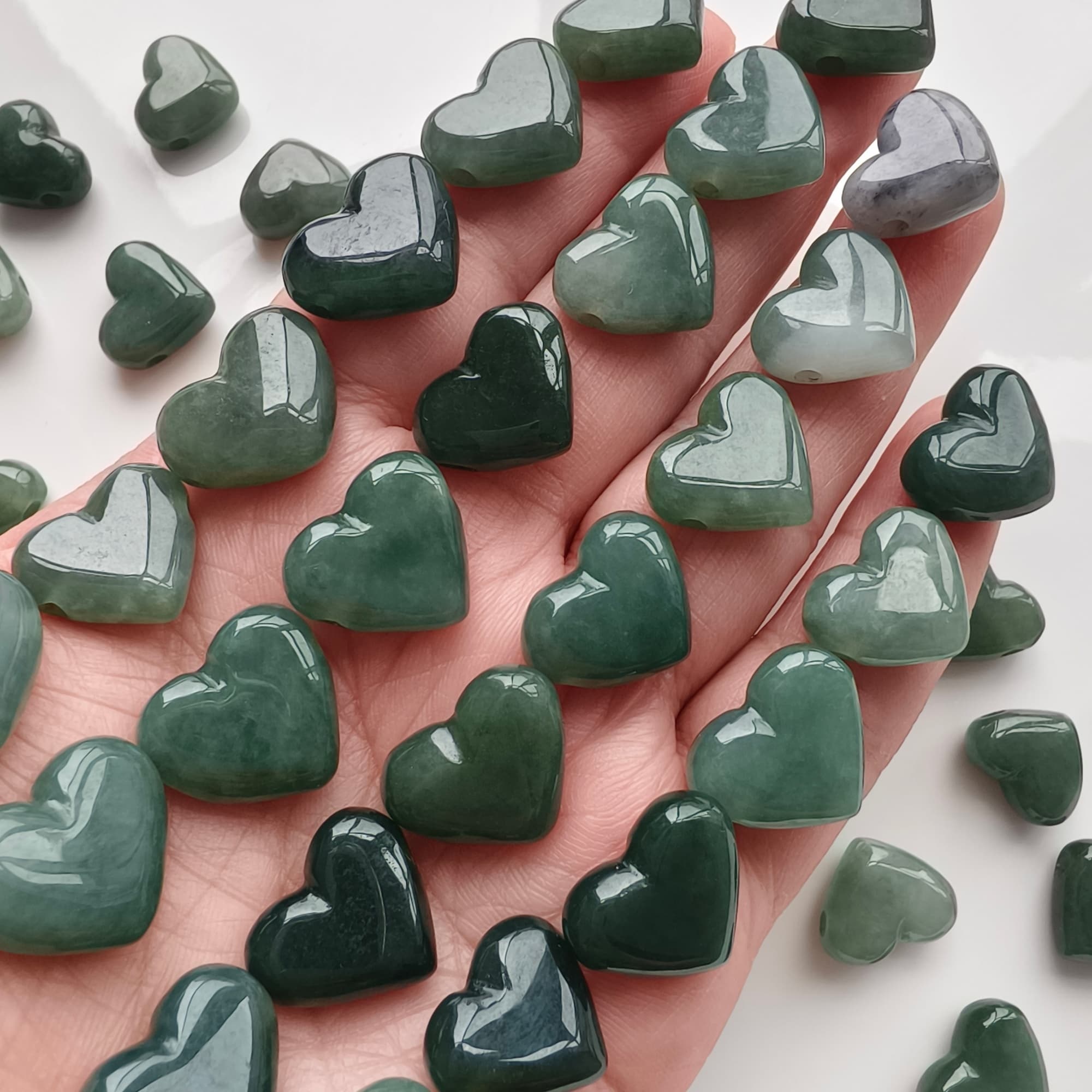 DDP 5pcs 13-17.5mm Natural Certificated Type A Untreated Oil Green Burmese Jadeite Heart Side Drilled Hole Beads