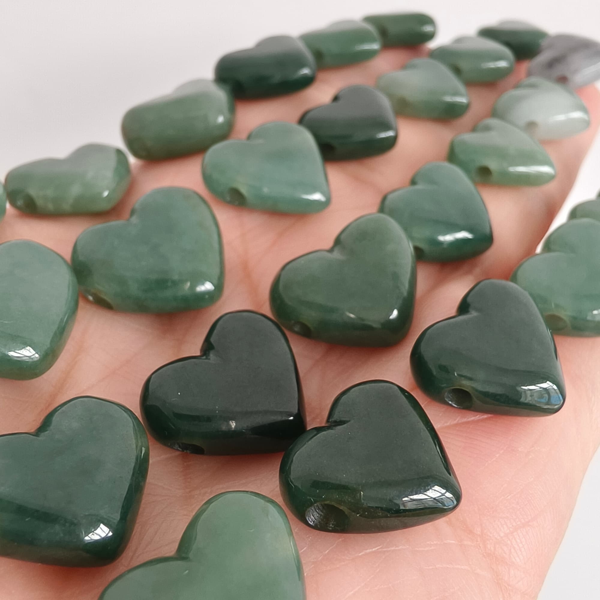 DDP 5pcs 13-17.5mm Natural Certificated Type A Untreated Oil Green Burmese Jadeite Heart Side Drilled Hole Beads
