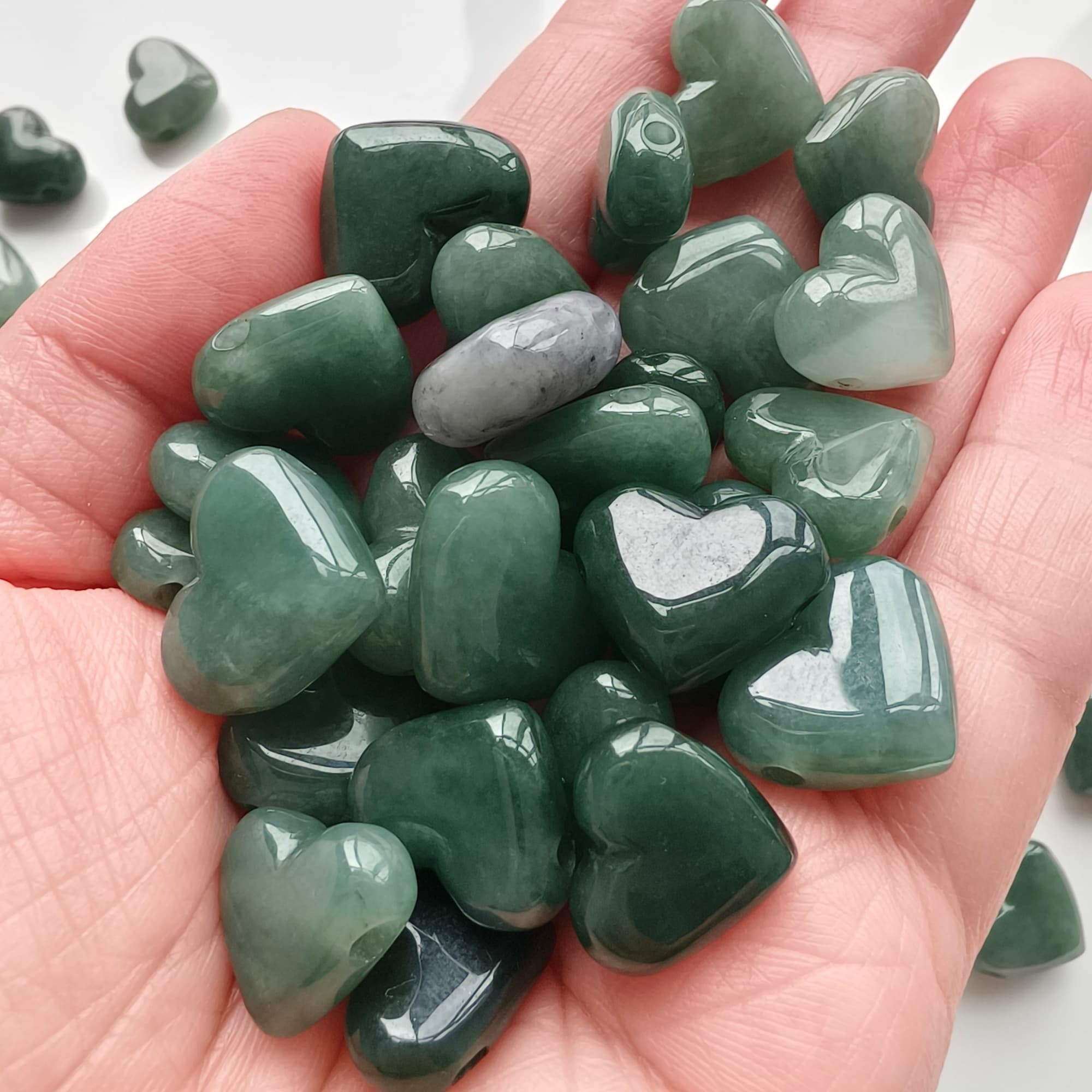 DDP 5pcs 13-17.5mm Natural Certificated Type A Untreated Oil Green Burmese Jadeite Heart Side Drilled Hole Beads