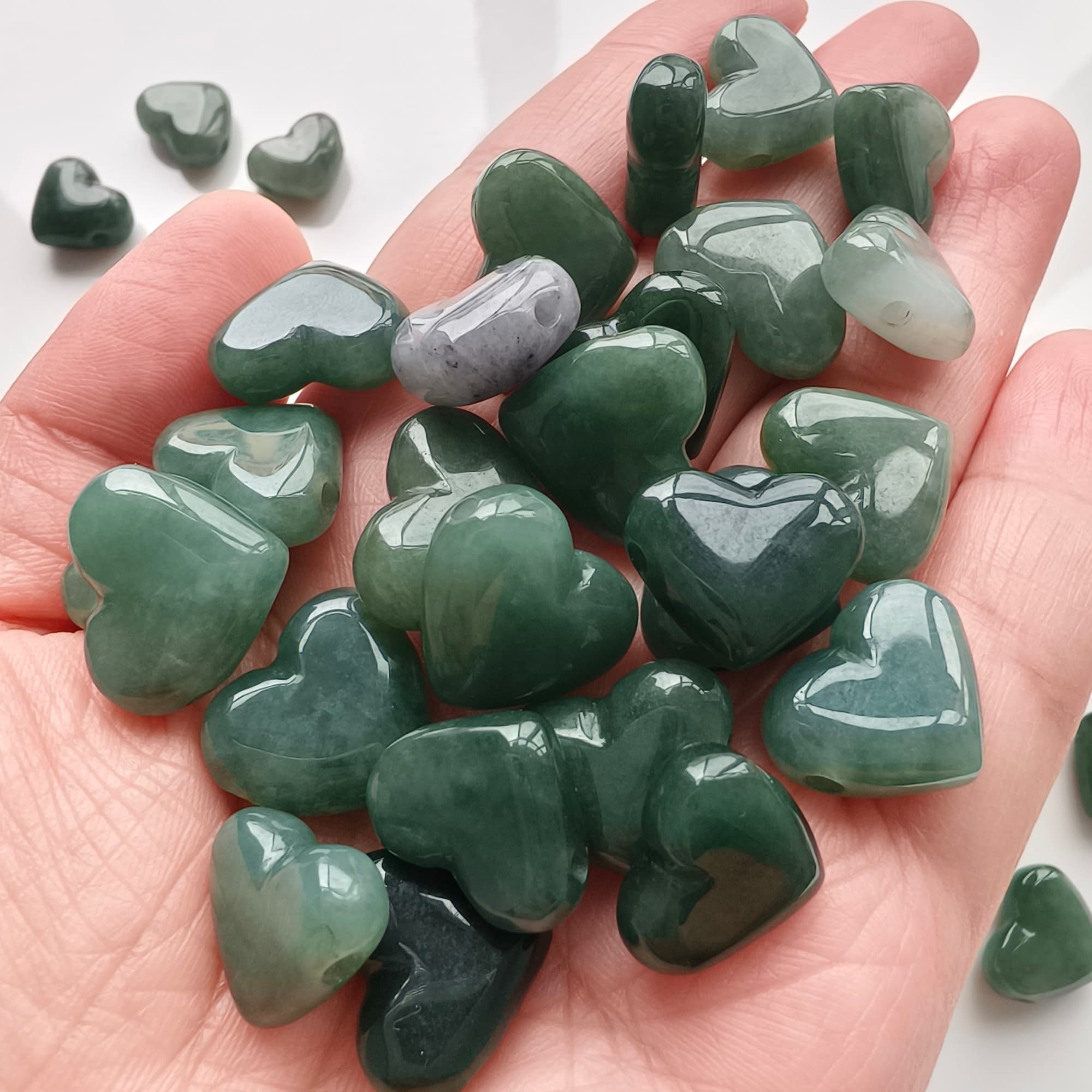 DDP 5pcs 13-17.5mm Natural Certificated Type A Untreated Oil Green Burmese Jadeite Heart Side Drilled Hole Beads