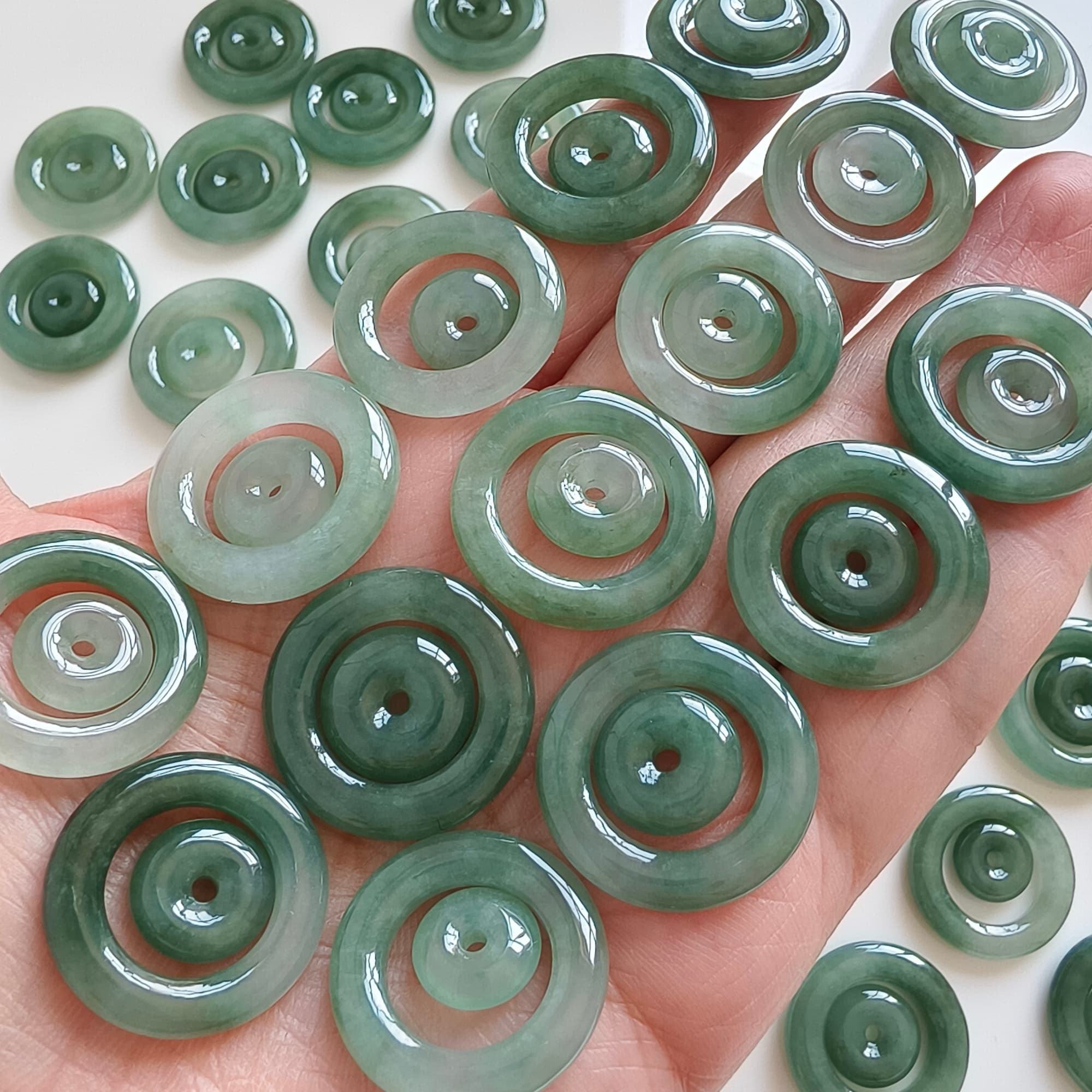 DDP 2pcs 22-24mm Natural Type A Untreated Oil Green Burmese Jadeite Safety Buckle Beads