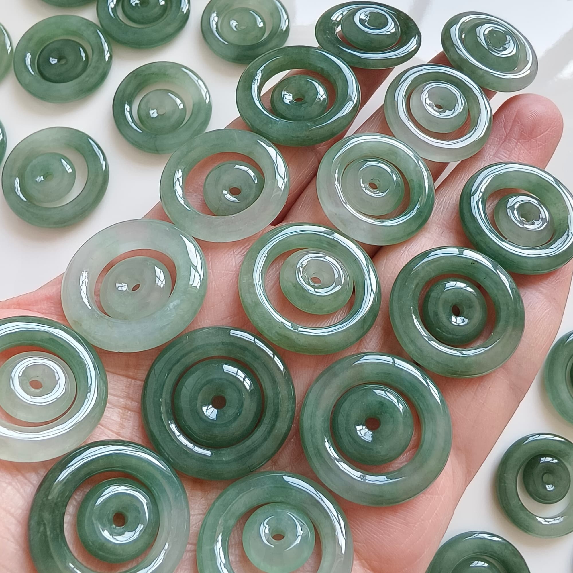 DDP 2pcs 22-24mm Natural Type A Untreated Oil Green Burmese Jadeite Safety Buckle Beads