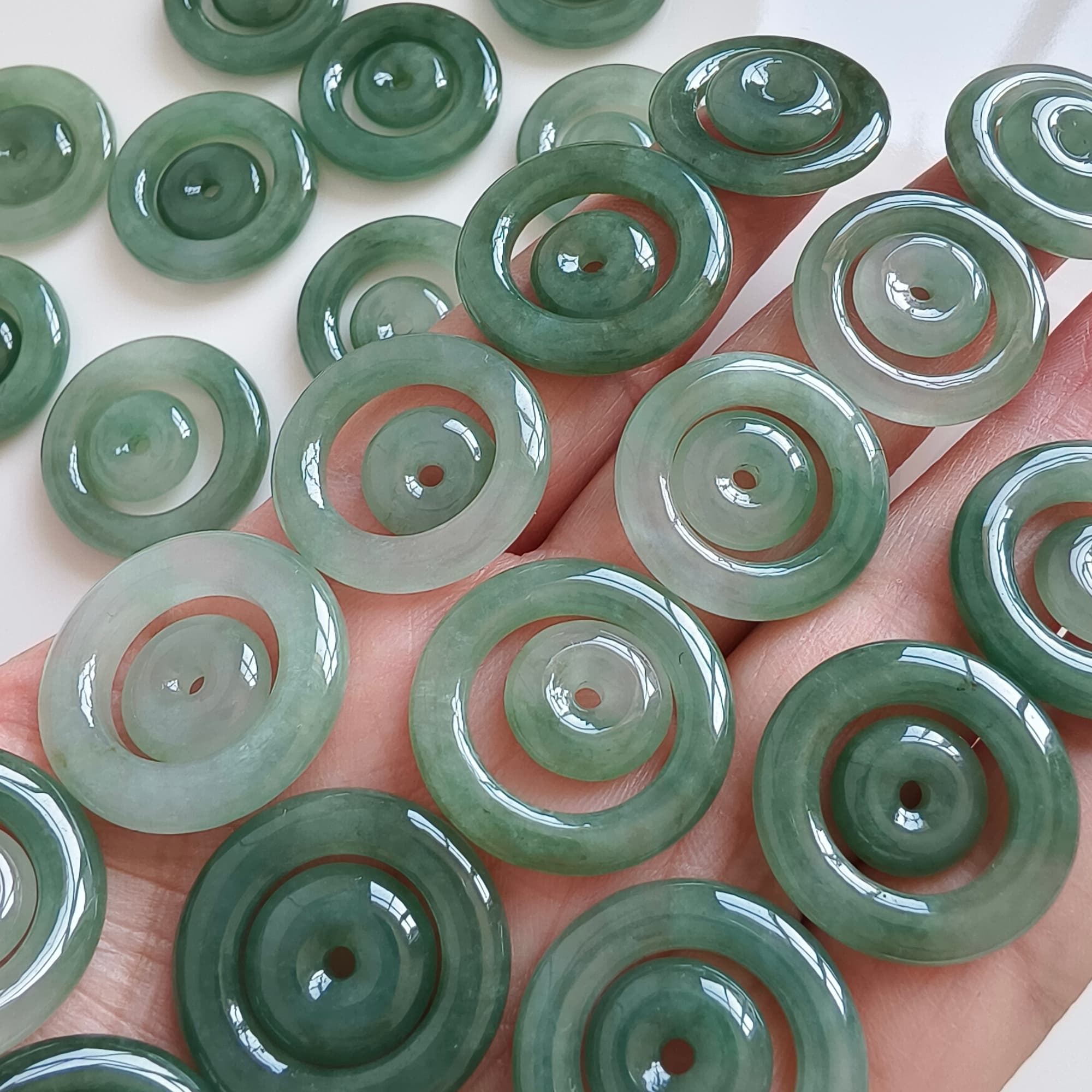 DDP 2pcs 22-24mm Natural Type A Untreated Oil Green Burmese Jadeite Safety Buckle Beads