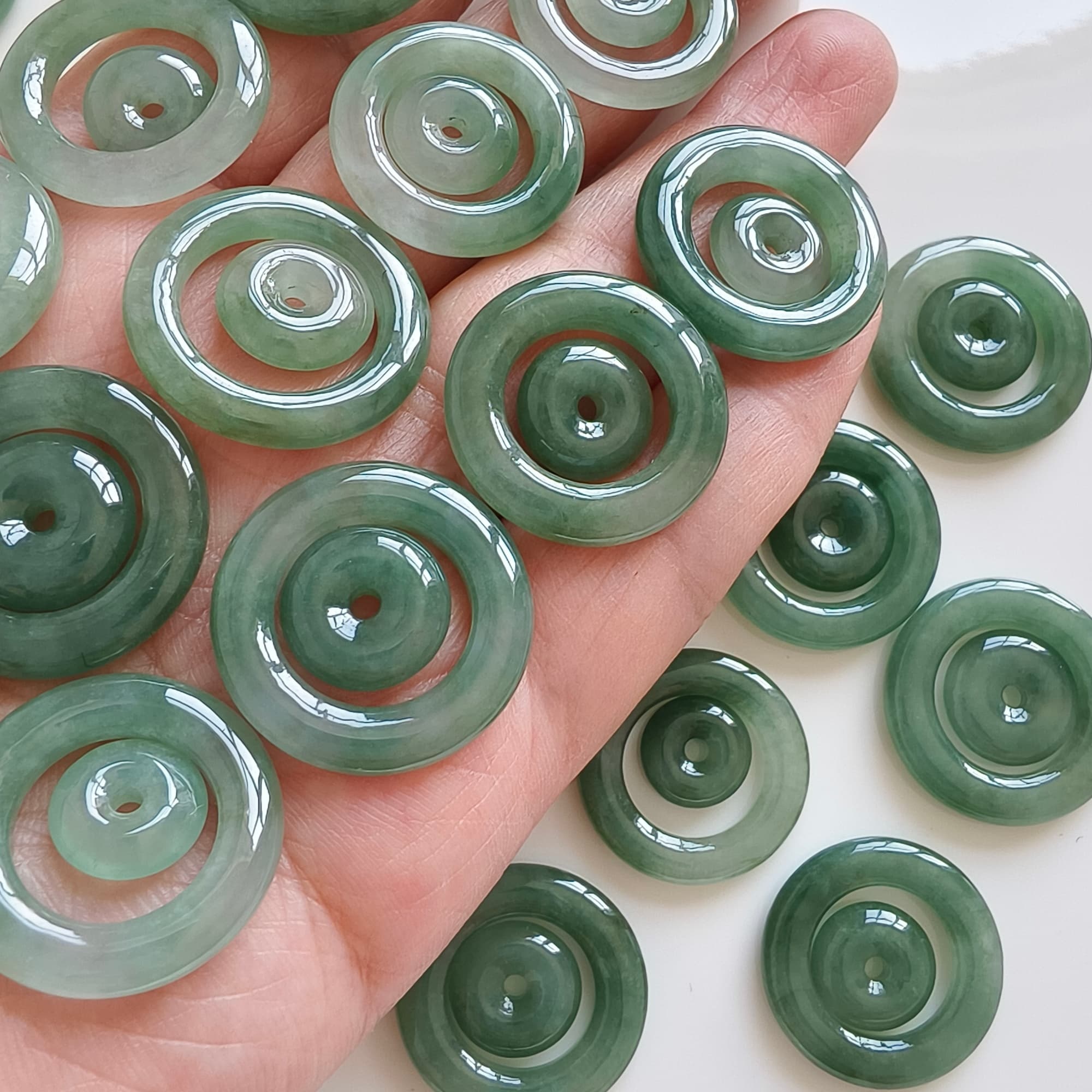 DDP 2pcs 22-24mm Natural Type A Untreated Oil Green Burmese Jadeite Safety Buckle Beads
