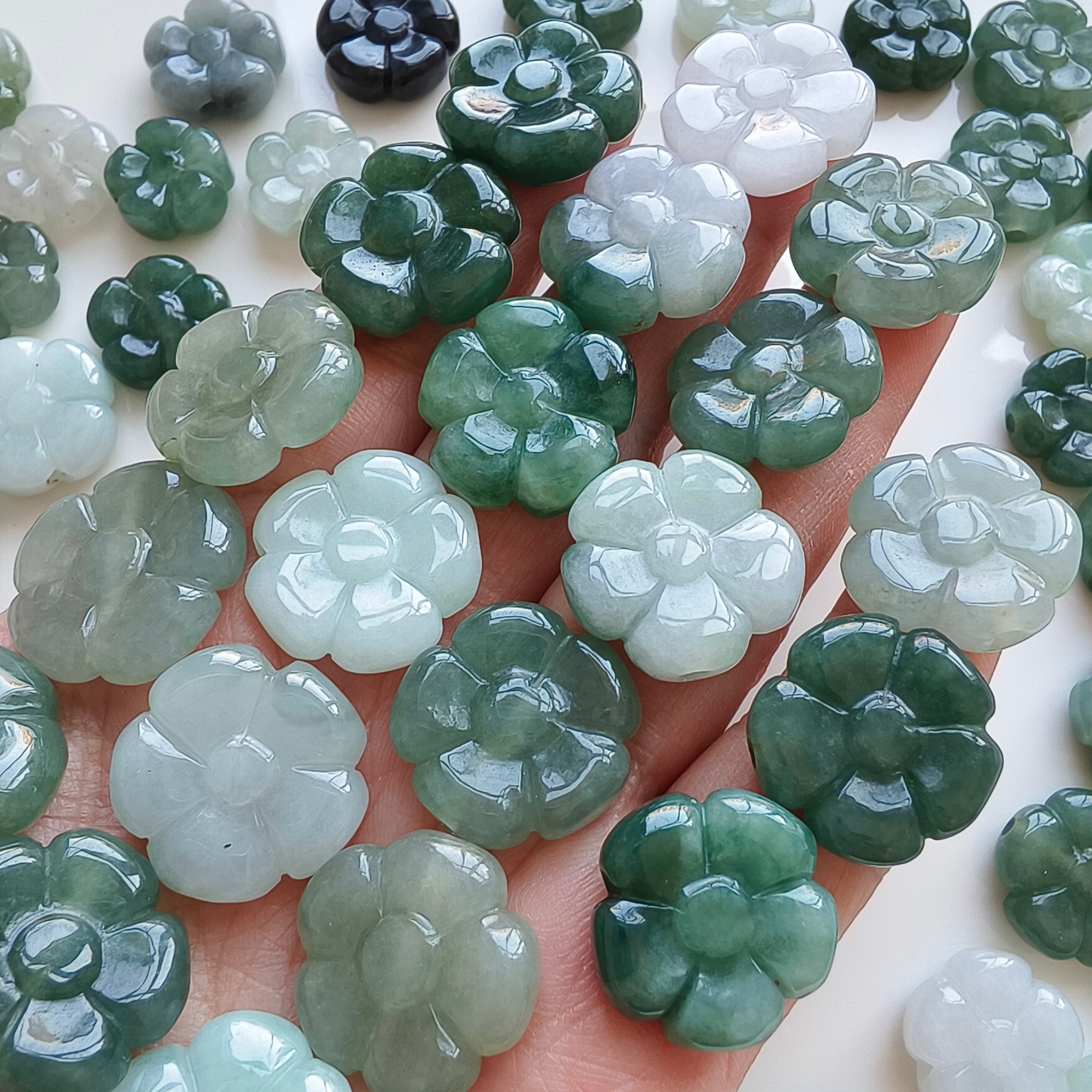 DDP 5pcs 16.5-18.5mm Natural Certificated Type A Untreated Oil Green White Burmese Jadeite Flower Beads