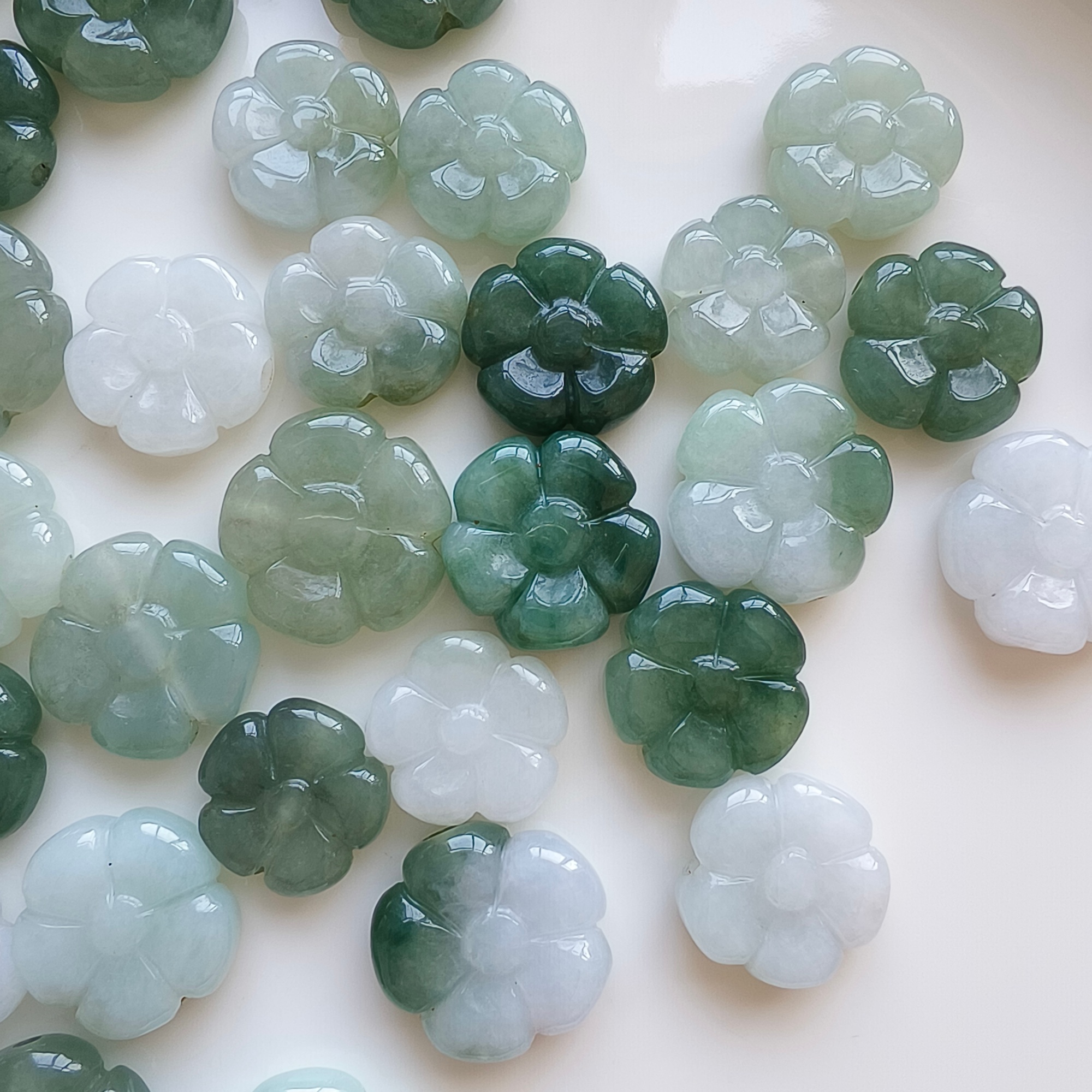 DDP 5pcs 16.5-18.5mm Natural Certificated Type A Untreated Oil Green White Burmese Jadeite Flower Beads