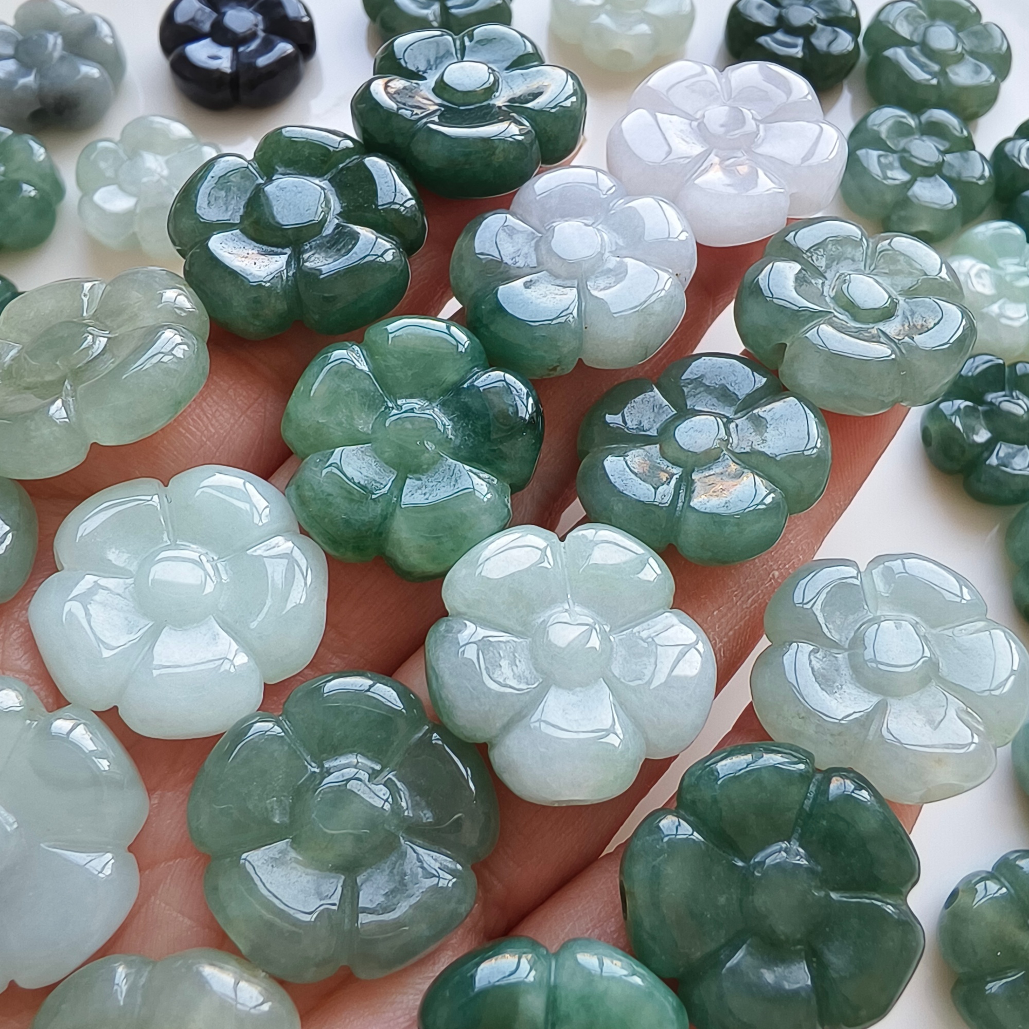 DDP 5pcs 16.5-18.5mm Natural Certificated Type A Untreated Oil Green White Burmese Jadeite Flower Beads