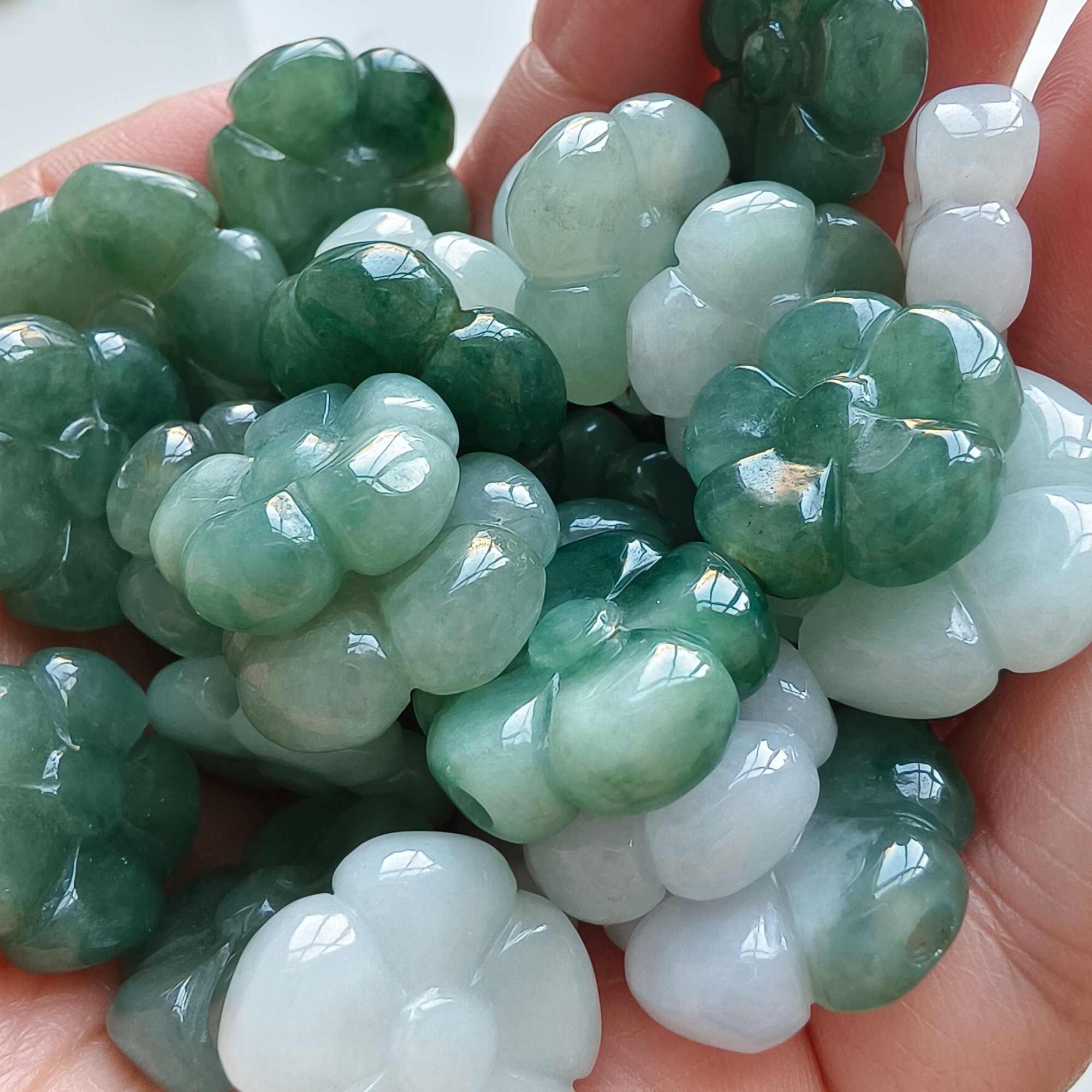 DDP 5pcs 16.5-18.5mm Natural Certificated Type A Untreated Oil Green White Burmese Jadeite Flower Beads