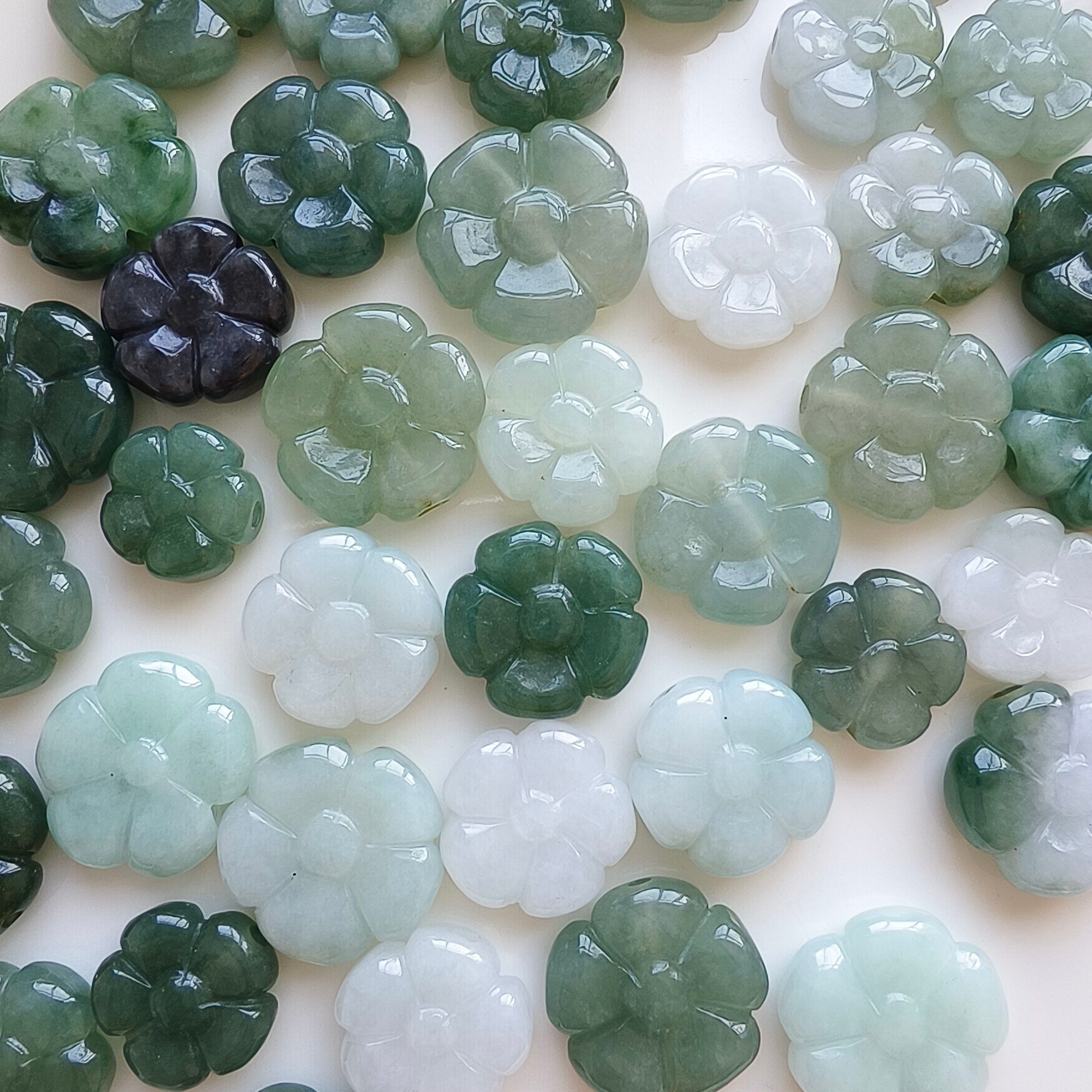 DDP 5pcs 16.5-18.5mm Natural Certificated Type A Untreated Oil Green White Burmese Jadeite Flower Beads