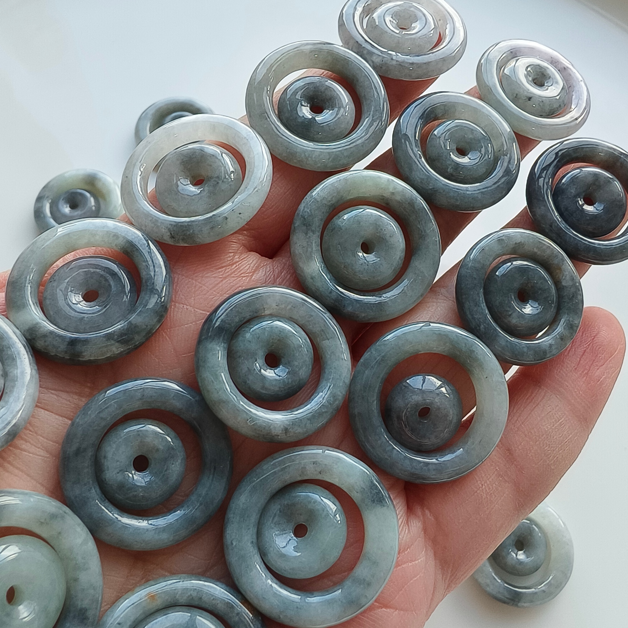 DDP 2pcs 22-24mm Natural Type A Untreated Black Chicken Species Burmese Jadeite Safety Buckle Beads