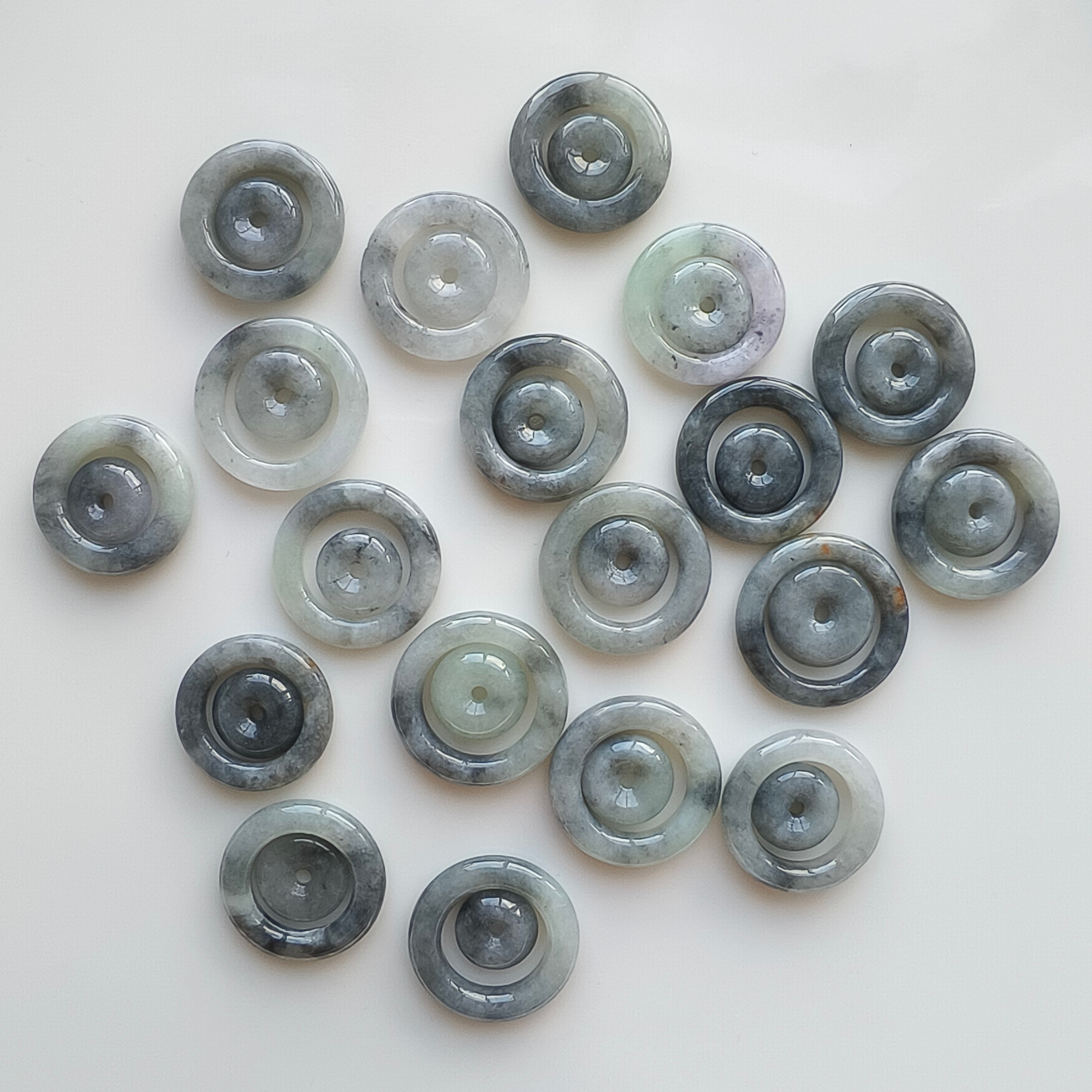 DDP 2pcs 22-24mm Natural Type A Untreated Black Chicken Species Burmese Jadeite Safety Buckle Beads