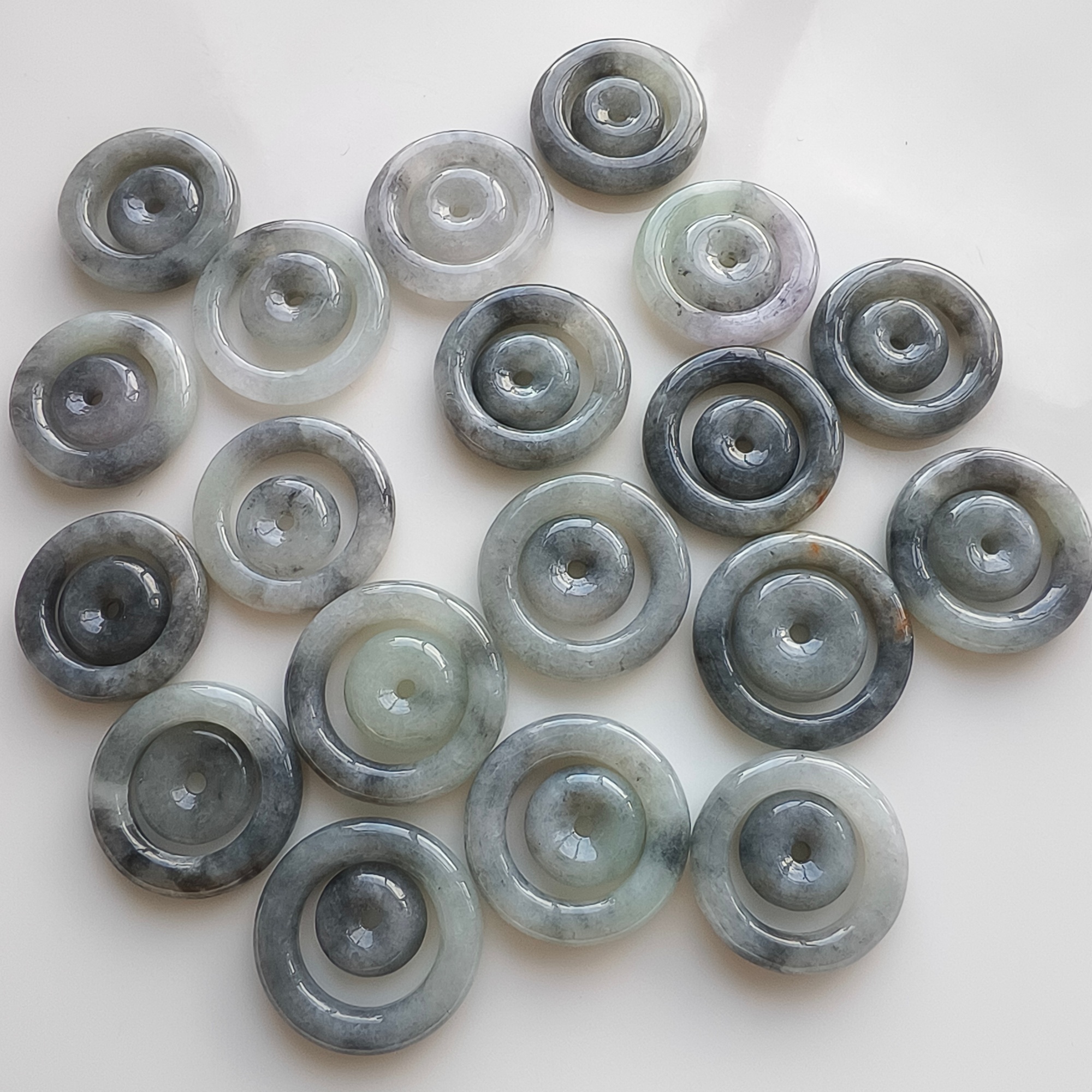 DDP 2pcs 22-24mm Natural Type A Untreated Black Chicken Species Burmese Jadeite Safety Buckle Beads