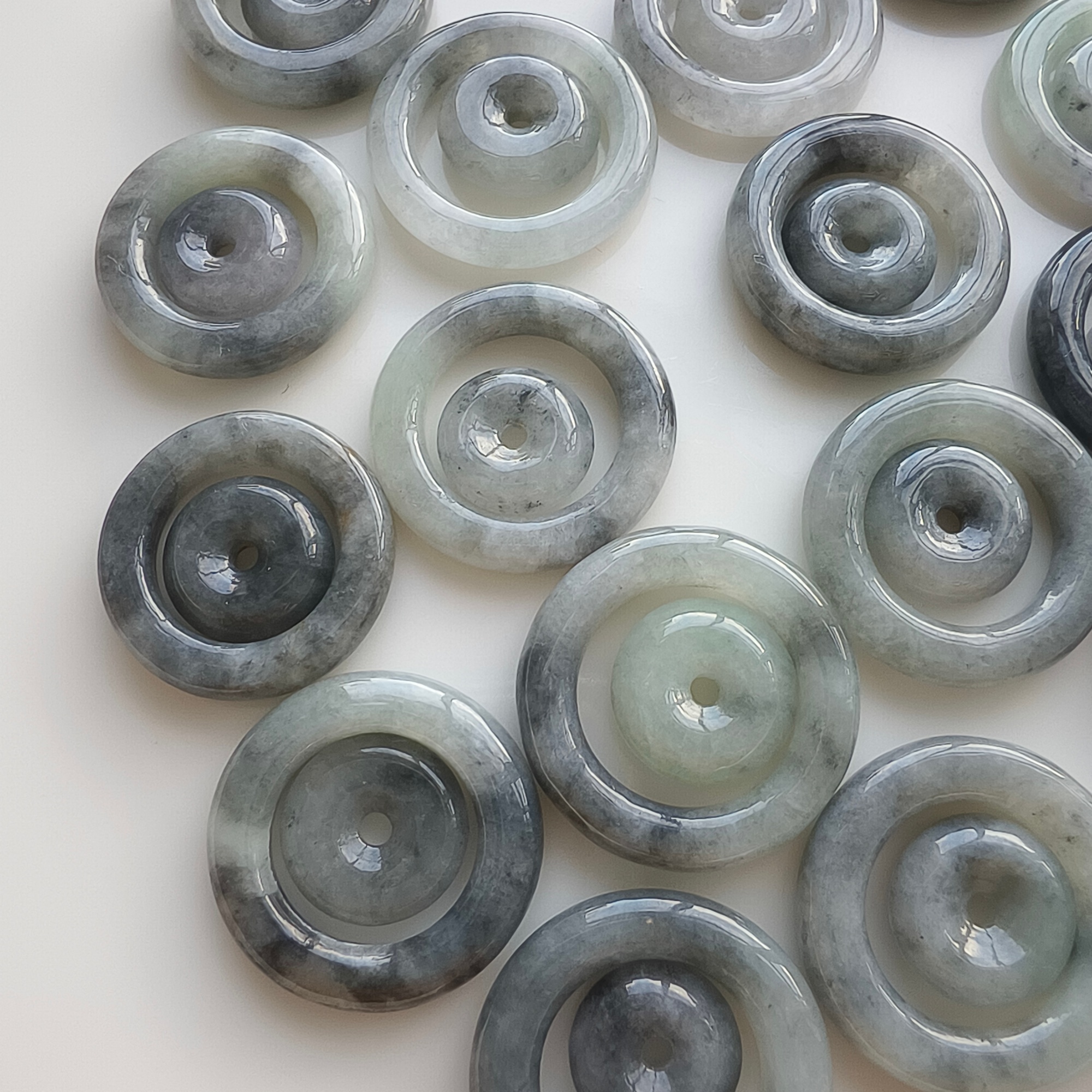 DDP 2pcs 22-24mm Natural Type A Untreated Black Chicken Species Burmese Jadeite Safety Buckle Beads