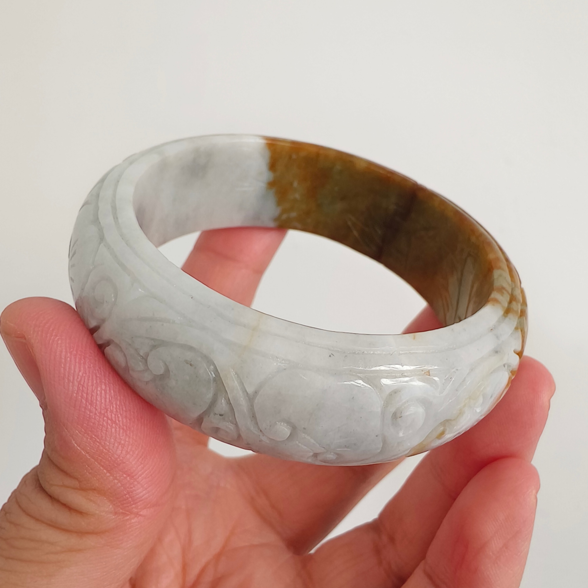DDP 54.5mm Natural Yellow White Burmese Jadeite Round Band Bangle With Ruyi Carved