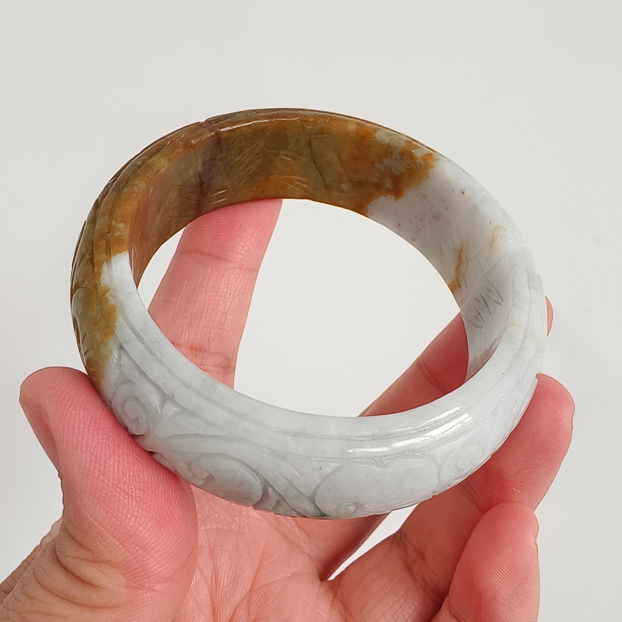 DDP 54.5mm Natural Yellow White Burmese Jadeite Round Band Bangle With Ruyi Carved