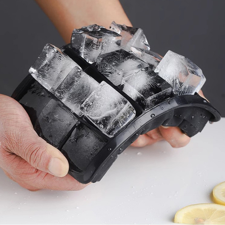 Ice cube container with lid