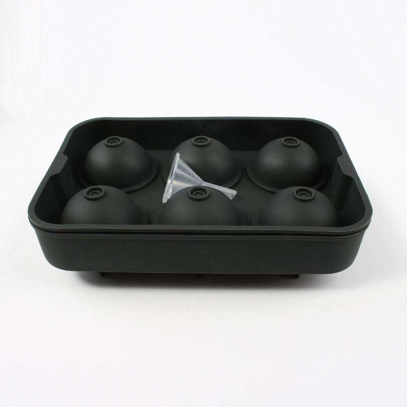 Ice cube container with lid