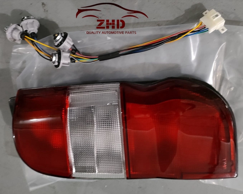 Auto Parts Tail Lamp for Toyota Hiace RCH12 RCH23 LXH18 KLH22 OEM 81550-26130 81560-26130 81551-26130 81561-26130 Back Light