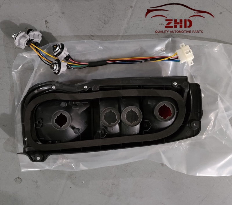 Auto Parts Tail Lamp for Toyota Hiace RCH12 RCH23 LXH18 KLH22 OEM 81550-26130 81560-26130 81551-26130 81561-26130 Back Light