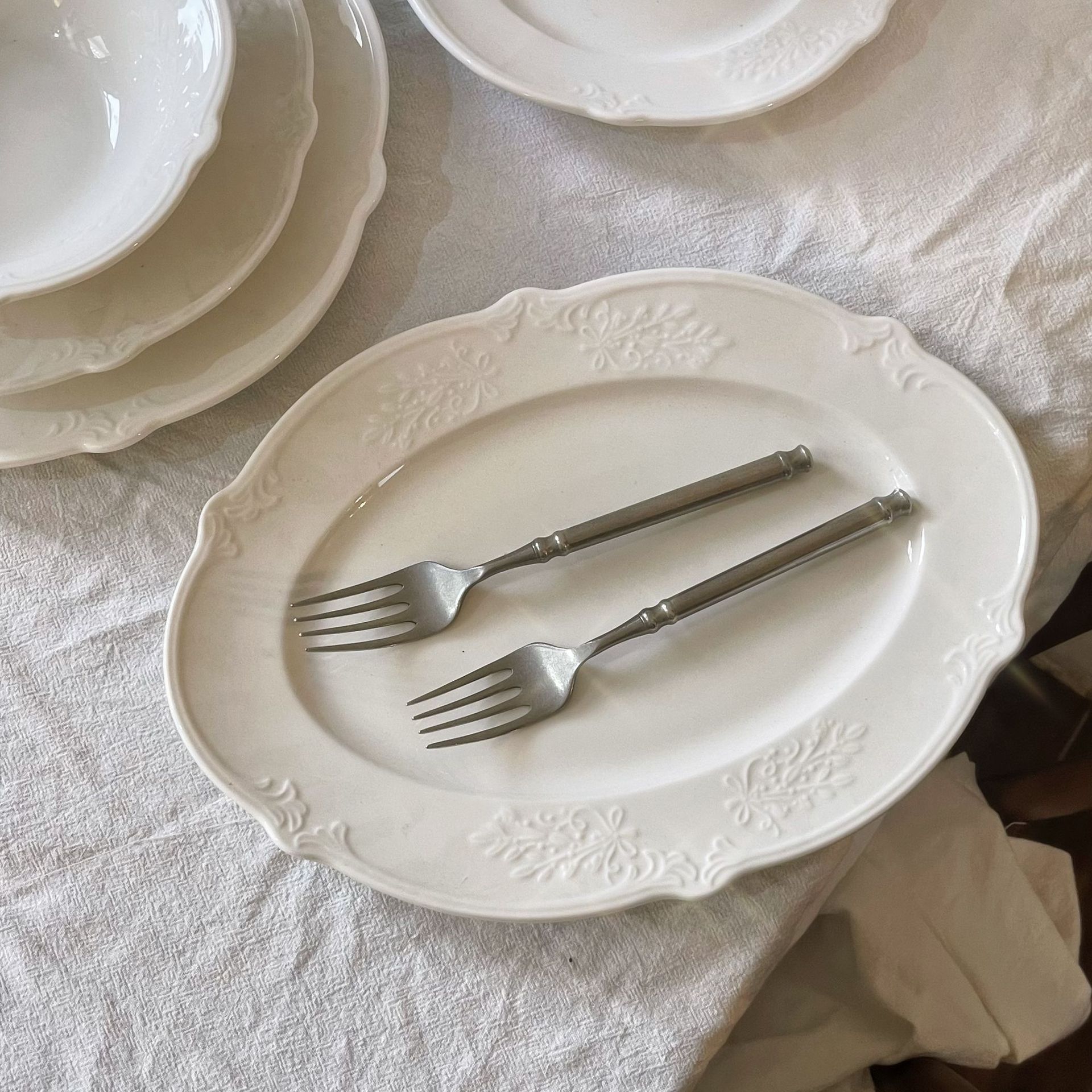 French embossed patterned ceramic dinner plate, vintage ceramic lace plate, ceramic plate, steak plate, dessert plate