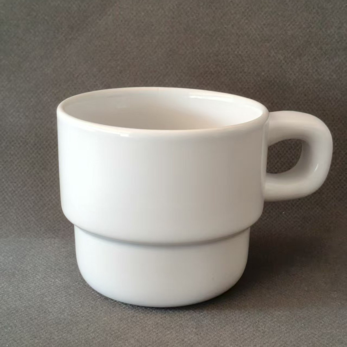 Ceramic stacked coffee cups can be customized with logos