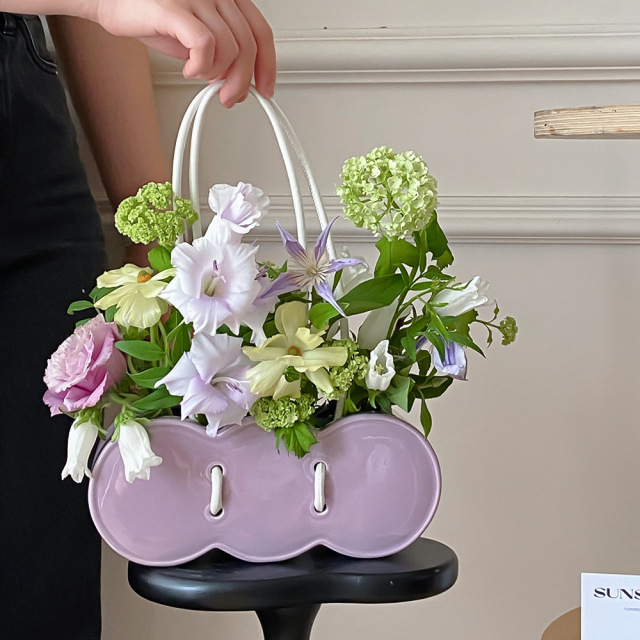 Instagram-Style Ceramic Handheld Flower Basket Bag Vase, High-Value Florist Gift Artistic Flower Arrangement Container Vase Without Flower