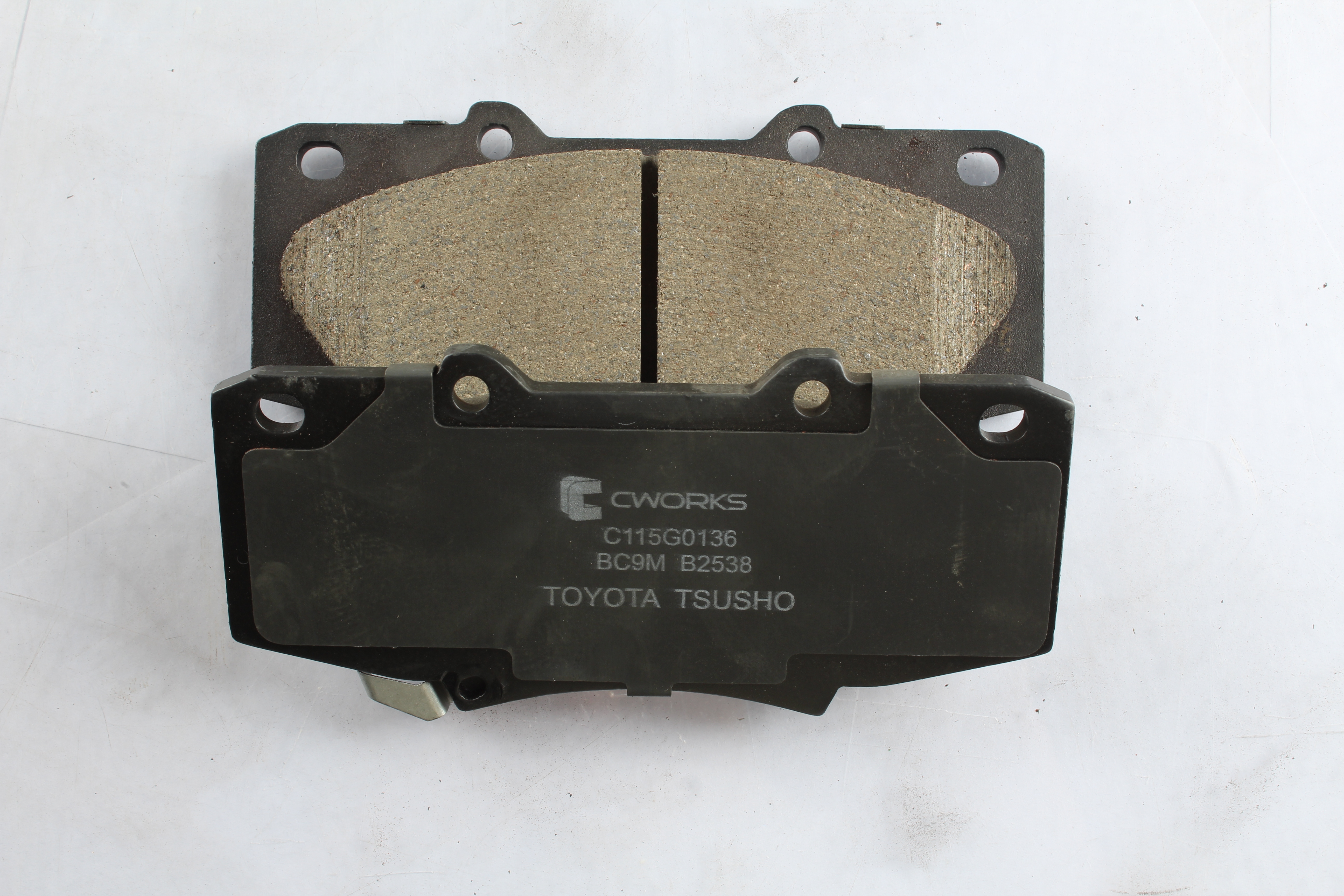 Toyota Tsusho Front Disc Brake Pad Kit 04465-0K330 For Hilux KUN25 TGN26 Fortuner TGN61