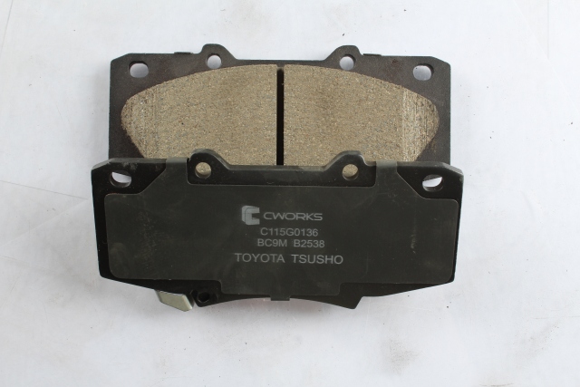 Toyota Tsusho Front Disc Brake Pad Kit 04465-0K330 For Hilux KUN25 TGN26 Fortuner TGN61