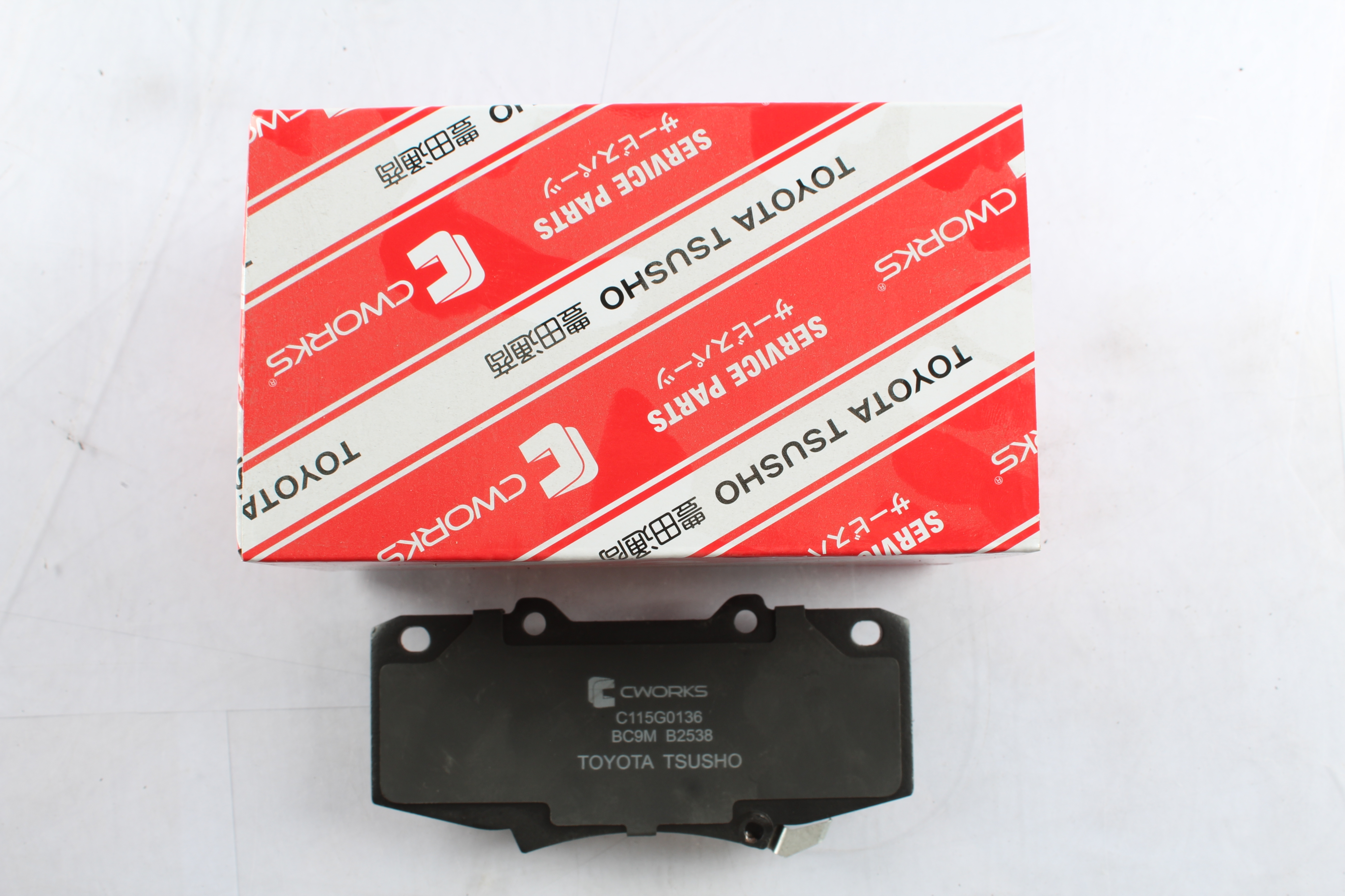 Toyota Tsusho Front Disc Brake Pad Kit 04465-0K330 For Hilux KUN25 TGN26 Fortuner TGN61