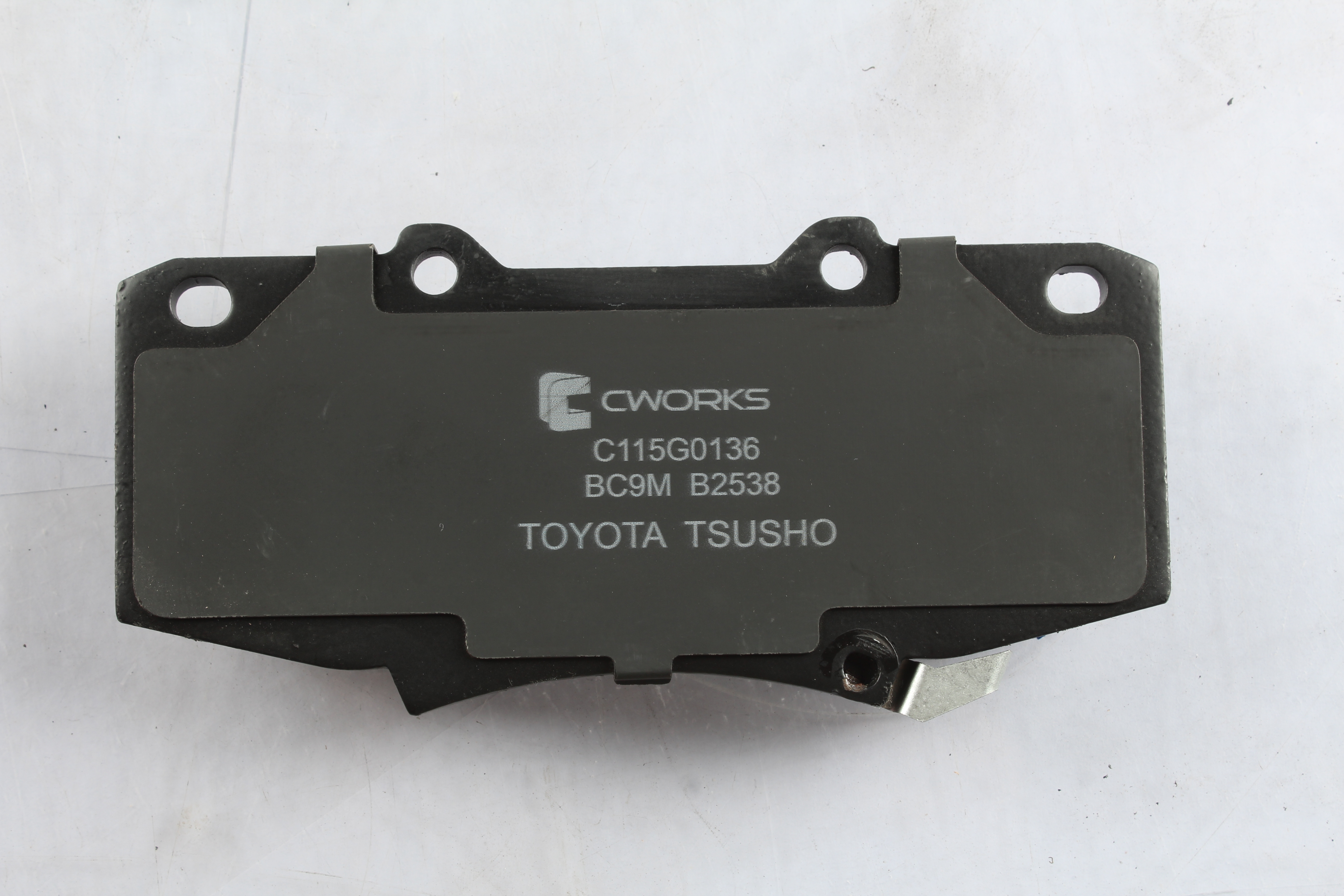 Toyota Tsusho Front Disc Brake Pad Kit 04465-0K330 For Hilux KUN25 TGN26 Fortuner TGN61