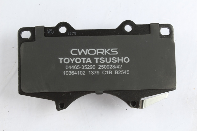 Toyota Tsusho Front Disc Brake Pad Kit 04465-35290 For FJ Cruiser Hilux 4Runner Land Cruiser Prado Tundra