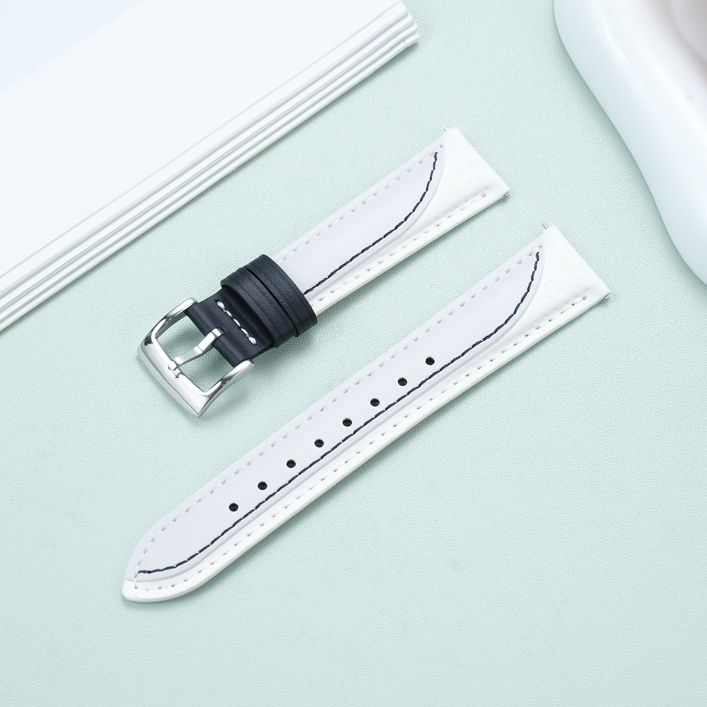 Compatible with Huawei GT7/GT6/GT5 41mm watch faces – 18mm strap with a microfibre-faced, cowhide leather base