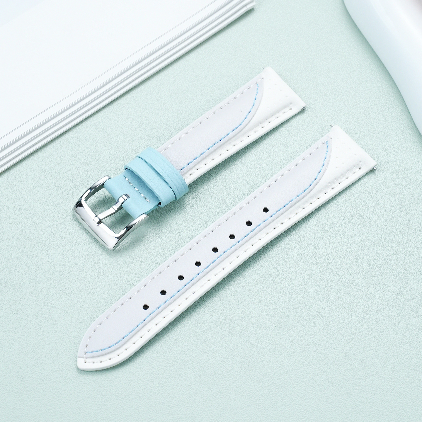 Compatible with Huawei GT7/GT6/GT5 41mm watch faces – 18mm strap with a microfibre-faced, cowhide leather base