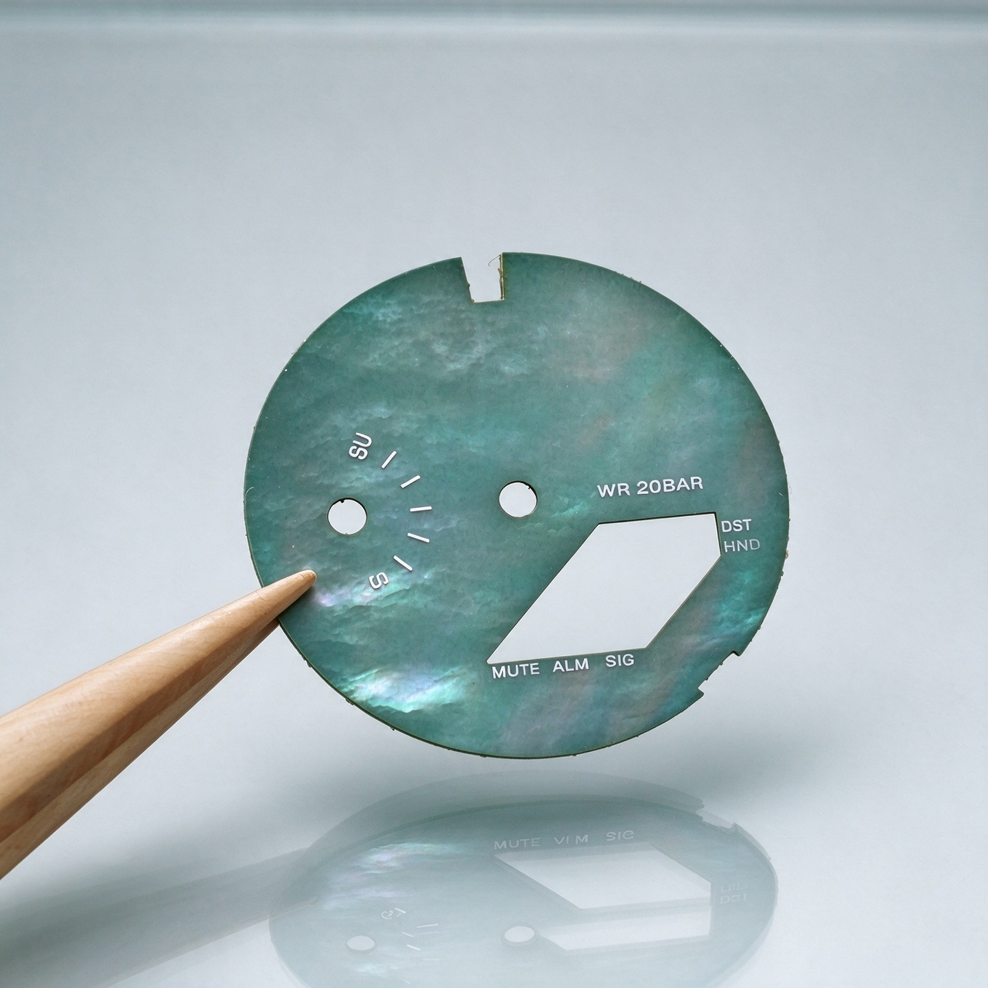Compatible with the Casio GA-2100/2110 series: aftermarket mother-of-pearl dial with copper base