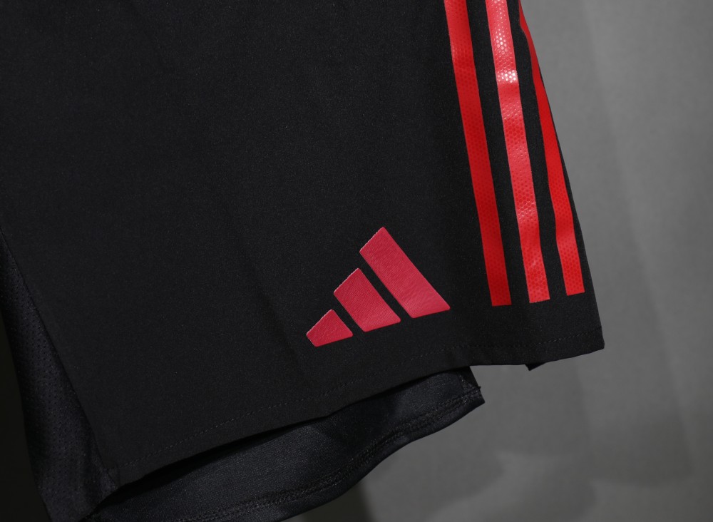 Liverpool Away Soccer Shorts Player+Fans Version 2025-26