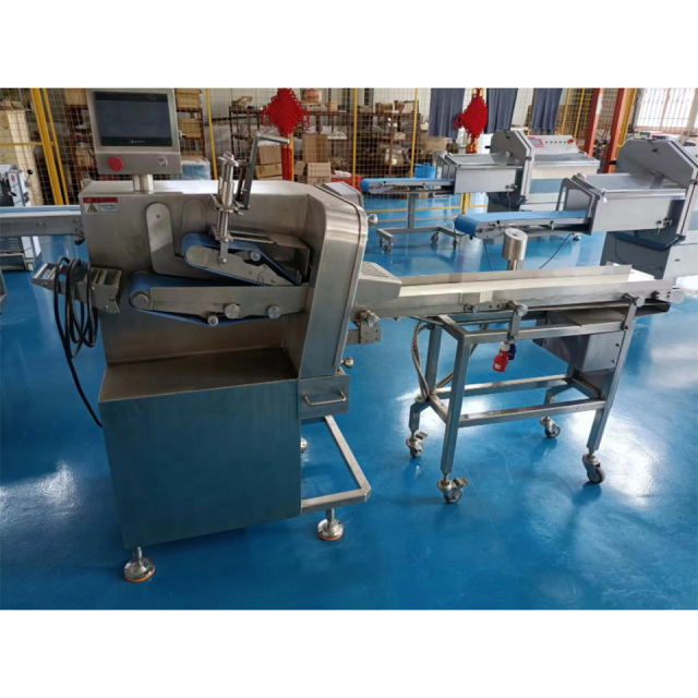 Cortador de carne comercial com espessura de corte uniforme ajustável em aço inoxidável durável.