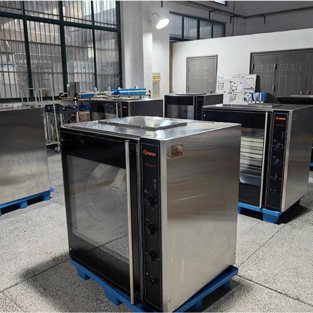 Forno rotisserie comercial com controle por botão para frango e carne.