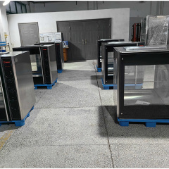 Forno rotisserie comercial com controle por botão para frango e carne.