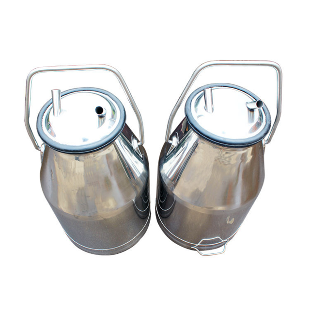 Máquina de ordenha a vácuo com balde simples ou duplo para fazendas leiteiras com capacidade para 10 a 24 vacas por hora.