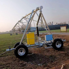 Центральная поворотная система орошения с охватом до 800 м² для крупных фермерских хозяйств.