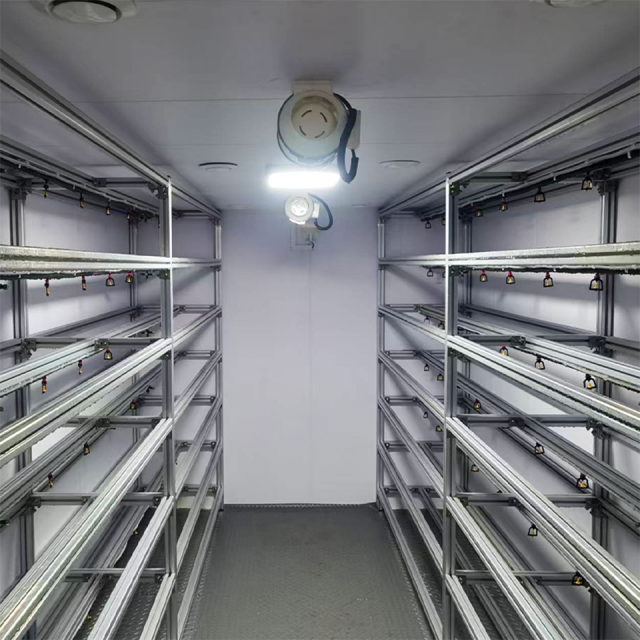 Sistema de cultivo hidropônico de hortaliças folhosas em contêiner de 40 pés para agricultura urbana.