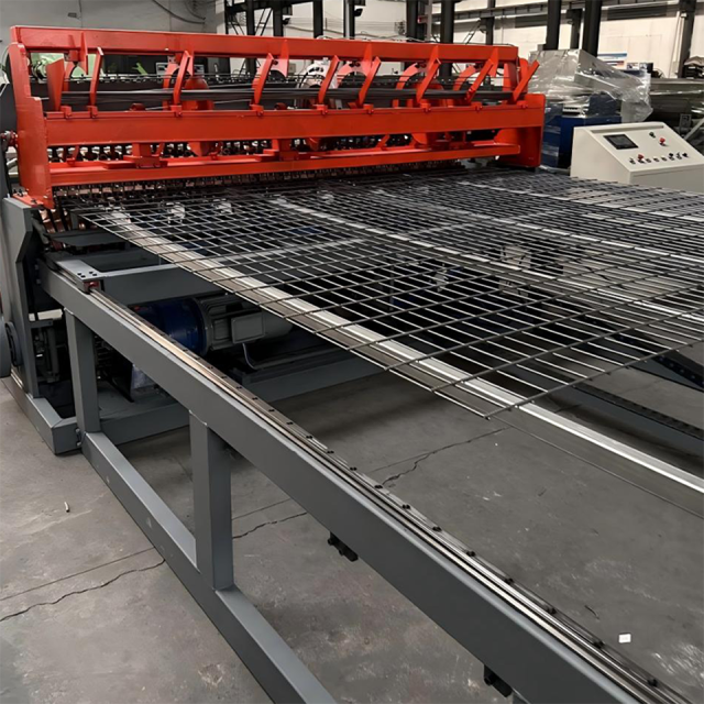 Linha de produção automática de soldagem de cercas 2500×3000mm para cercas industriais