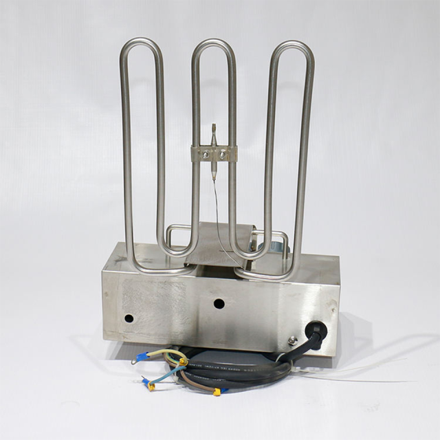 Fritadeira comercial digital de 4 kW com tanque duplo e temperatura ajustável.