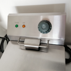 Fritadeira comercial digital de 4 kW com tanque duplo e temperatura ajustável.