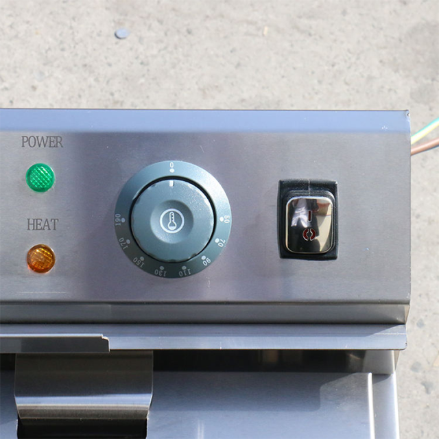 Fritadeira elétrica de bancada E-DZ-12L-2 com dois tanques, 3,25 kW, 220-240 V.